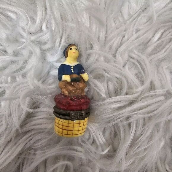 Miniature Little Jack Horner Nursery Rhyme Trinket Box Hinged Plus Pie VTG - Picture 2 of 7